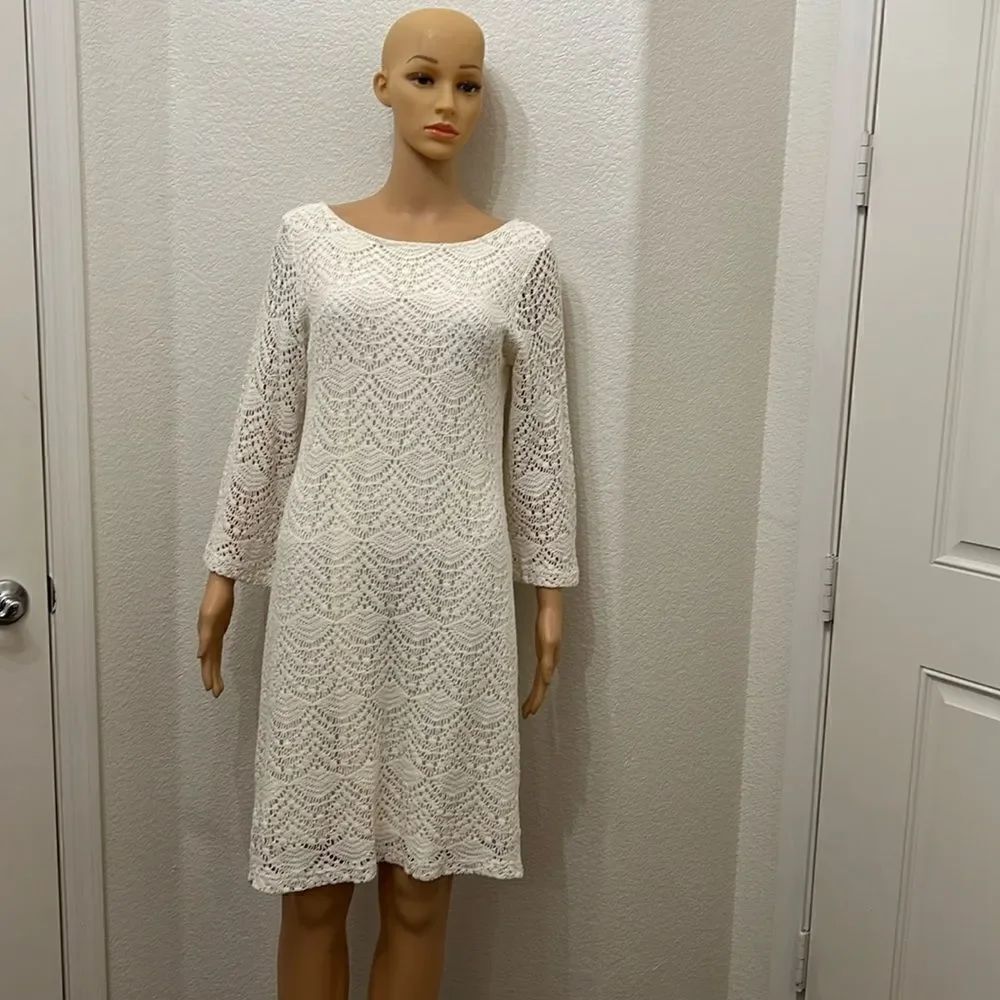 Dress barn Dress Woman Sz 12 Cream Color Scoop Neck Long Sleeve Lace Lined Midi
